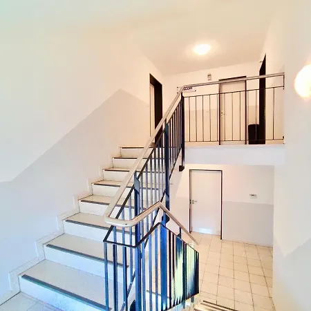 Ganze 3 120qm Apartment